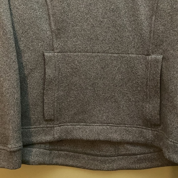 Roots grey polyester sweater with a bit of fuzziness. - Picture 2 of 8